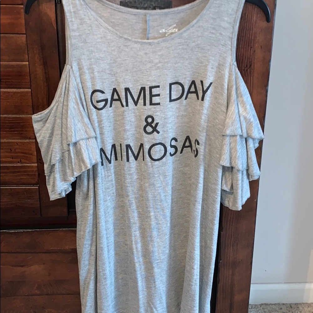 Women’s cut off shoulder shirt